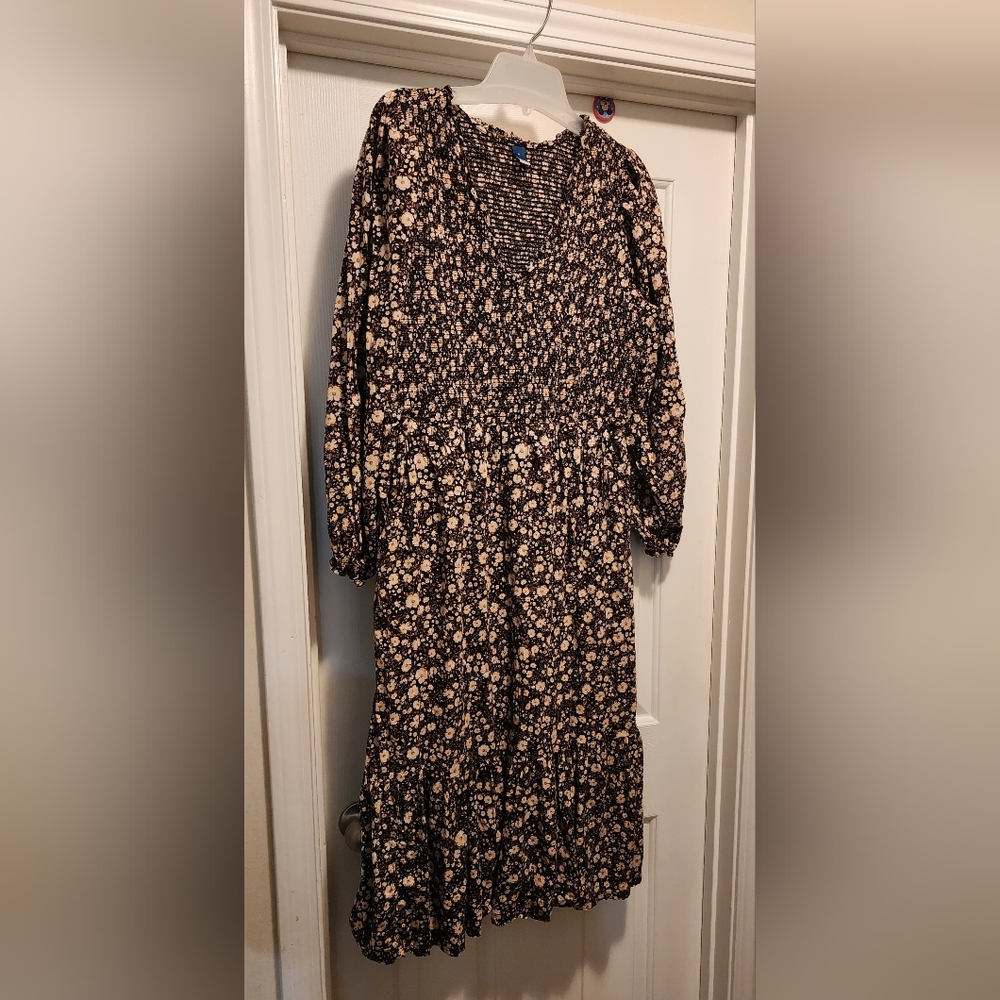Old Navy XL black floral dress with smocked bodice and ruffle hem.